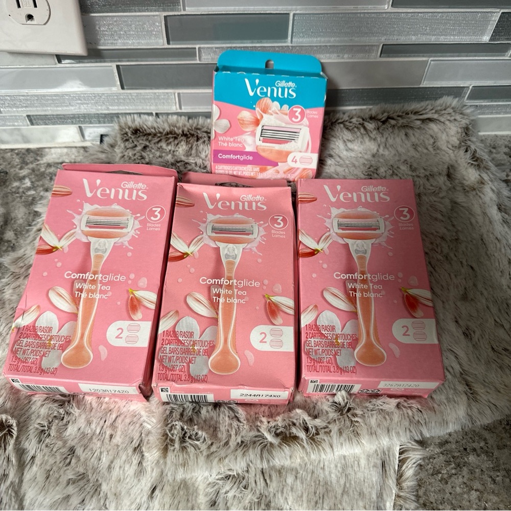 Bundle Gillette Venus Razor pink color